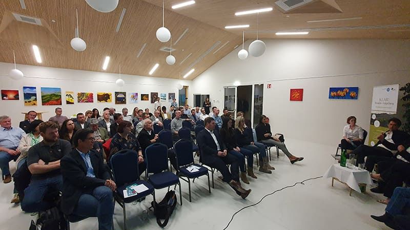 Publikum beim Fachdialog zur Ortskernbelebung von Pöttelsdorf